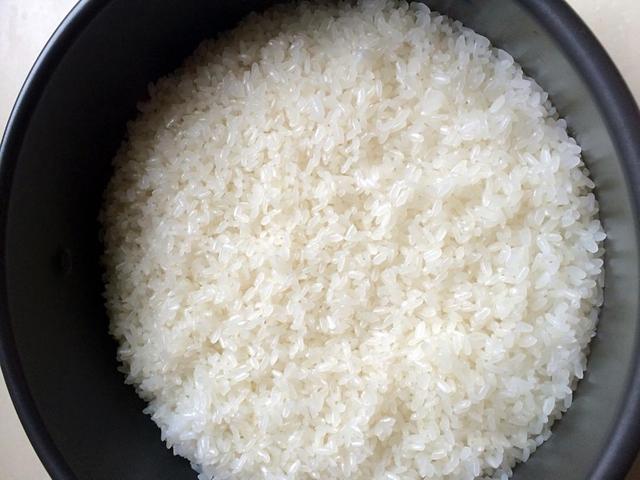 家里也能做出炒米花，炒米花制作（口感和味道百倍于爆米花）