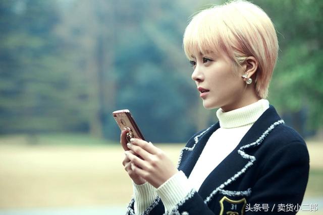 种丹妮新写真，种丹妮写真小露性感 透视黑裙妩媚撩人