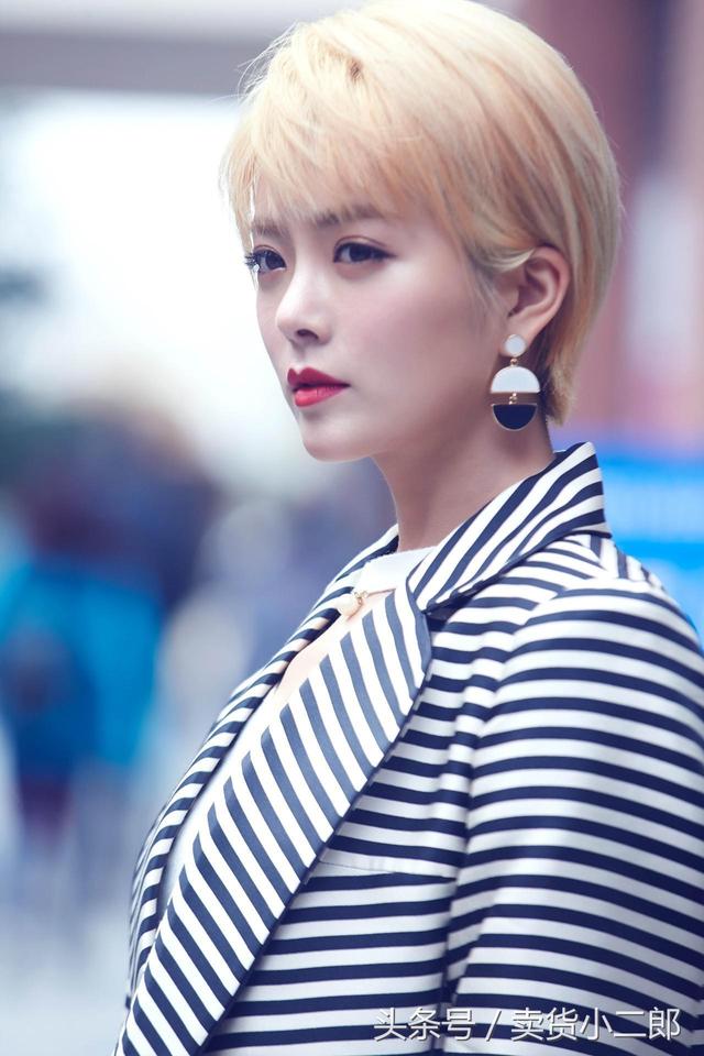 种丹妮新写真，种丹妮写真小露性感 透视黑裙妩媚撩人