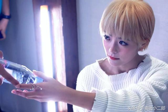 种丹妮新写真，种丹妮写真小露性感 透视黑裙妩媚撩人