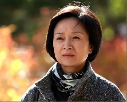 电视剧里的巧姑，演巧姑成名后出国生子息影5年