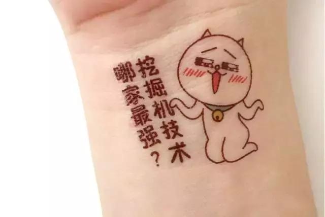 今年流行纹身贴，韩国每一季都很流行的纹身贴