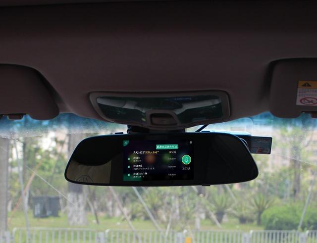 e路航车载gps导航仪，会导航的记录仪