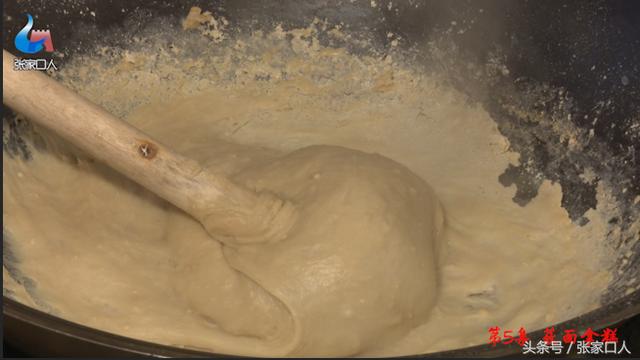 内蒙莜面搅拿糕的做法，想知道莜面拿糕是怎样做出来的吗