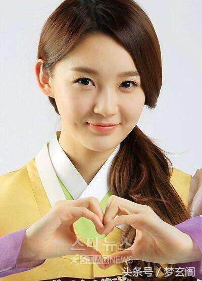 韩国女团姜敏京皮肤，韩国女爱豆姜敏京晒近照遭吐槽