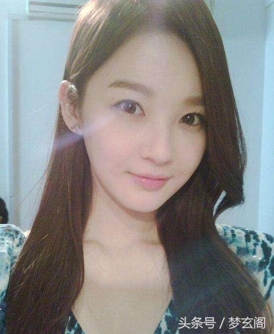 韩国女团姜敏京皮肤，韩国女爱豆姜敏京晒近照遭吐槽