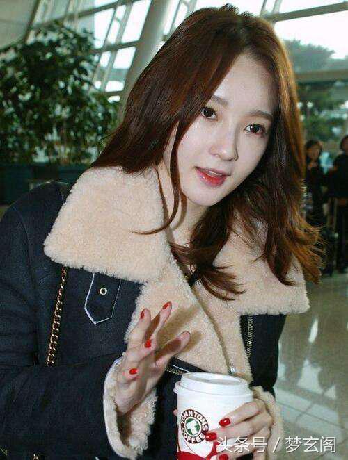 韩国女团姜敏京皮肤，韩国女爱豆姜敏京晒近照遭吐槽