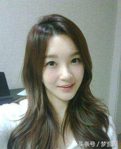 韩国女团姜敏京皮肤，韩国女爱豆姜敏京晒近照遭吐槽