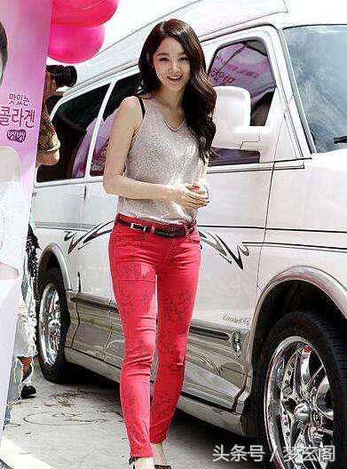 韩国女团姜敏京皮肤，韩国女爱豆姜敏京晒近照遭吐槽