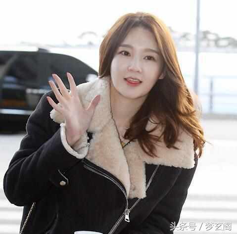 韩国女团姜敏京皮肤，韩国女爱豆姜敏京晒近照遭吐槽