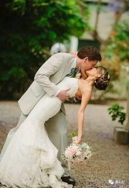 我从刘诗诗陈妍希的婚纱照中总结了8类创意婚纱照pose，刘诗诗秀禾服婚纱照