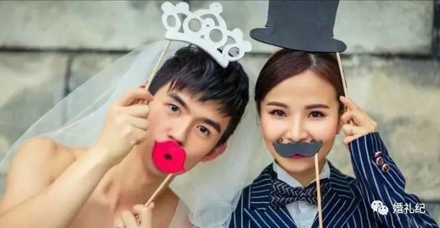 我从刘诗诗陈妍希的婚纱照中总结了8类创意婚纱照pose，刘诗诗秀禾服婚纱照