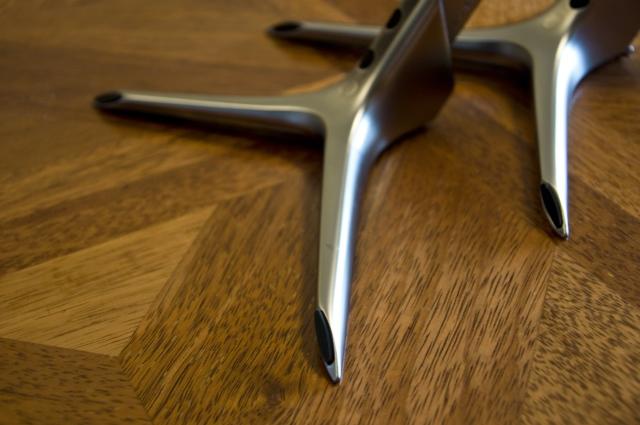 夏普超薄电视，1.6mm超窄边框4K高清大屏