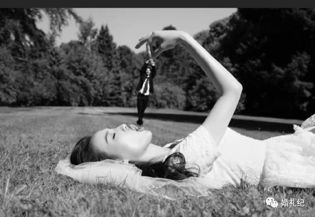 我从刘诗诗陈妍希的婚纱照中总结了8类创意婚纱照pose，刘诗诗秀禾服婚纱照