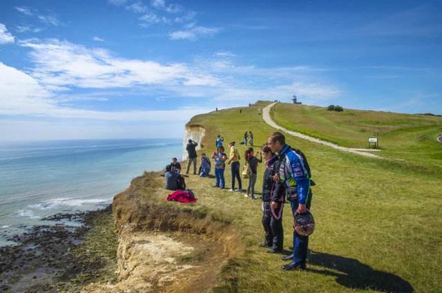 英国白崖发生的事，英国死亡之崖