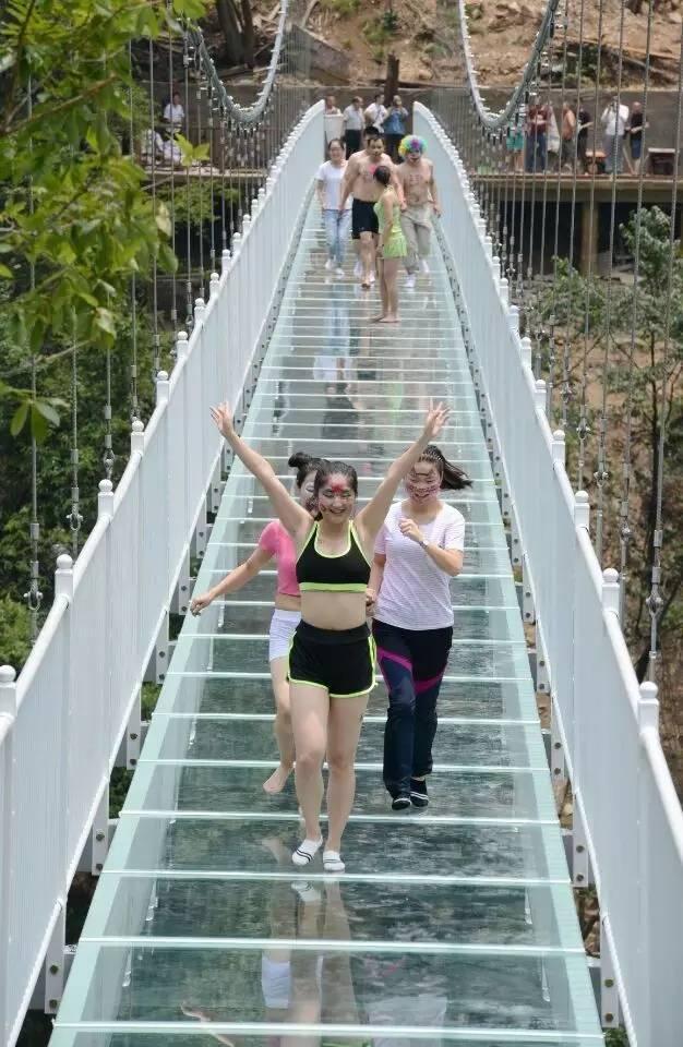 柳仙谷玻璃吊桥，既惊险刺激又想尝试