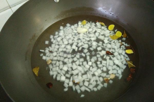 清炖牛肉萝卜汤，清炖牛肉的最正宗炖法（白萝卜牛肉清汤）