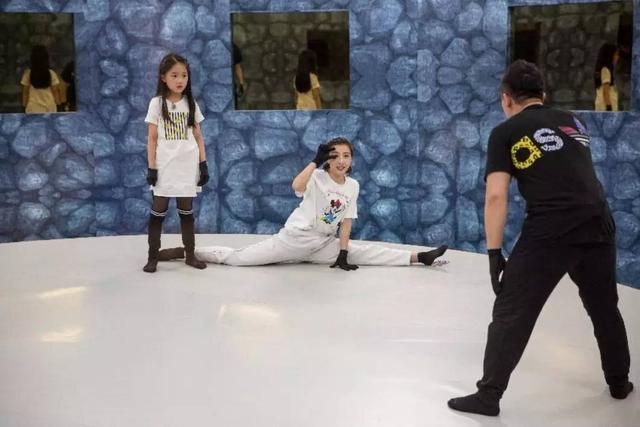 疯狂的麦咭石头城岩石密室，石头城疯狂运动会