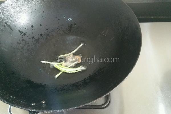 毛蟹炒年糕上海本帮菜，可鉴定是否上海人的不二法门