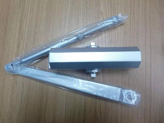 闭门器的正确安装方法，闭门器的几种安装方法（弱电工程施工技巧——闭门器的安装）