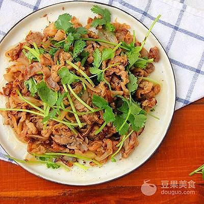 香菜爆羊肉的做法，怎么做葱爆羊肉