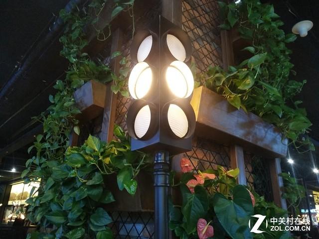 战狼2吴京使用的手机，吴京不用自己代言的国产手机而用外国品牌手机