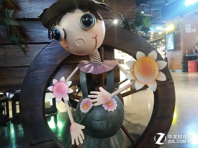 战狼2吴京使用的手机，吴京不用自己代言的国产手机而用外国品牌手机