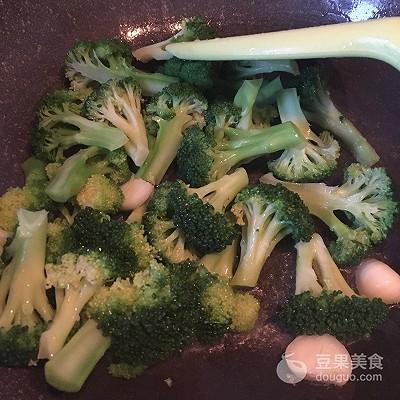 虾仁配什么菜炒好吃，减肥餐里常见的蔬菜