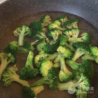 虾仁配什么菜炒好吃，减肥餐里常见的蔬菜
