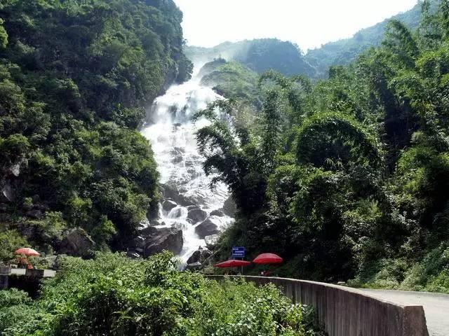 昆明一年四季如春旅游景点推荐，这是距昆明最近的世外仙境