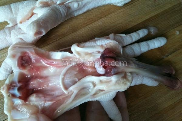 鸡爪怎么快速去骨，鸡爪快速去骨