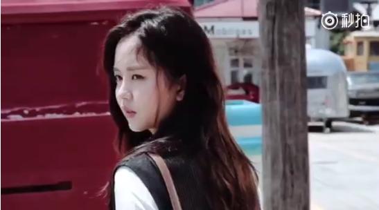 金所炫日常照，优雅与异国风情的交融