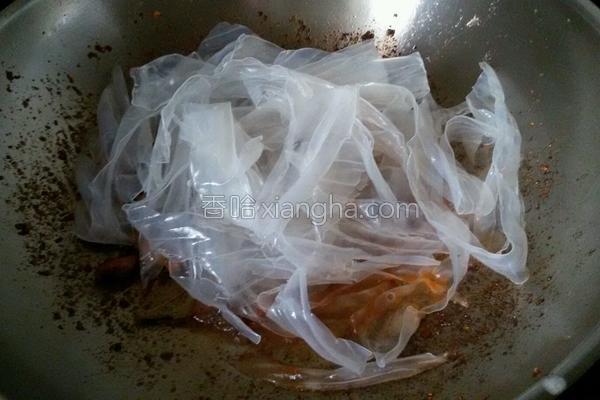 牛肉焖粉皮的做法，粉皮焖牛肉家常做法（就特馋吃的“焖粉皮”）