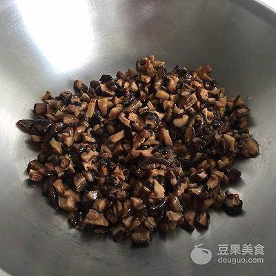 五香牛肉怎么卤，牛肉花生酱的做法（五香牛肉的卤制方法）