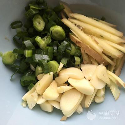 清蒸虾的家常做法蒸多长时间，清蒸皮皮虾的做法