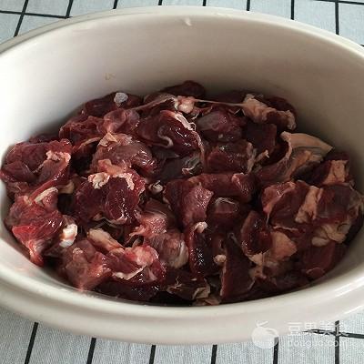 五香牛肉怎么卤，牛肉花生酱的做法（五香牛肉的卤制方法）