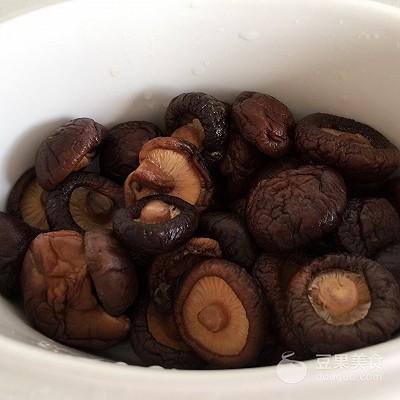 五香牛肉怎么卤，牛肉花生酱的做法（五香牛肉的卤制方法）