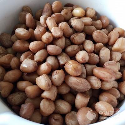 五香牛肉怎么卤，牛肉花生酱的做法（五香牛肉的卤制方法）