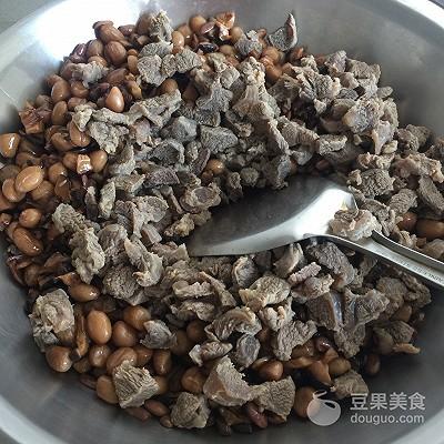 五香牛肉怎么卤，牛肉花生酱的做法（五香牛肉的卤制方法）