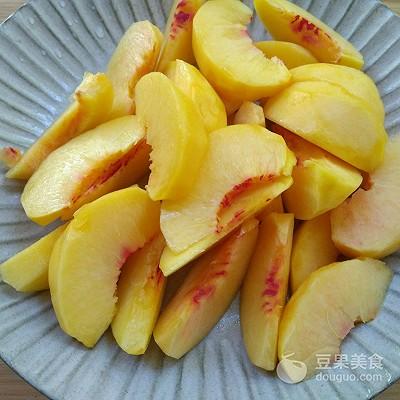 桃罐头的正宗做法，黄桃罐头的做法