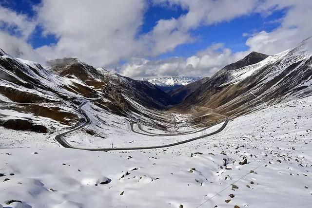 川西小环线有几个看雪山的垭口，在这观景从这继续出发