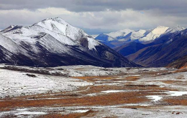 川西小环线有几个看雪山的垭口，在这观景从这继续出发