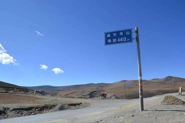 川西小环线有几个看雪山的垭口，在这观景从这继续出发