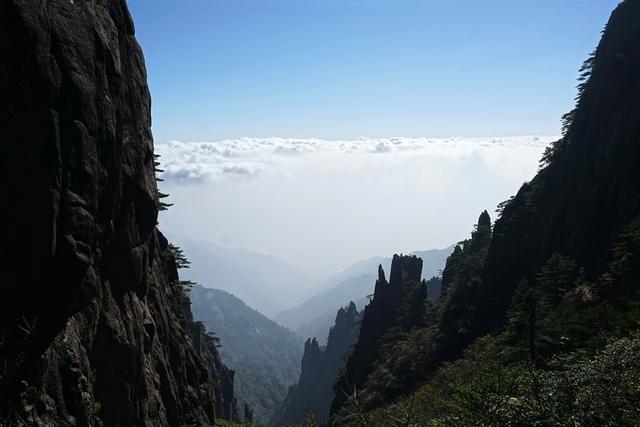 只为伫立峰头眺向远方，翻越天都峰（站在高山望远方）