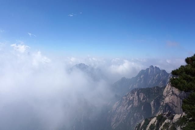 只为伫立峰头眺向远方，翻越天都峰（站在高山望远方）
