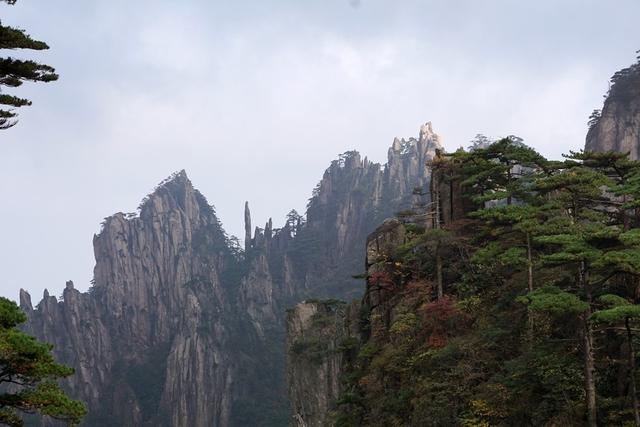 只为伫立峰头眺向远方，翻越天都峰（站在高山望远方）