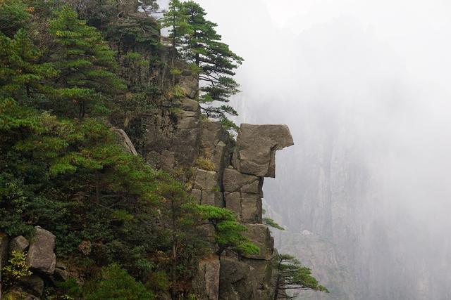 只为伫立峰头眺向远方，翻越天都峰（站在高山望远方）