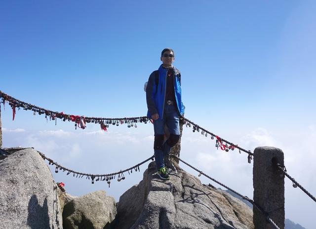 只为伫立峰头眺向远方，翻越天都峰（站在高山望远方）