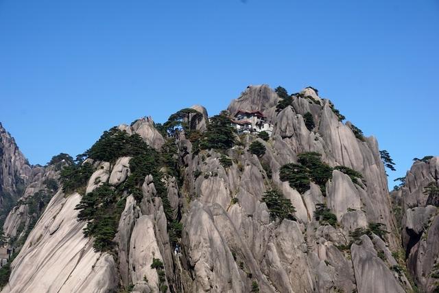 只为伫立峰头眺向远方，翻越天都峰（站在高山望远方）