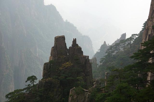 只为伫立峰头眺向远方，翻越天都峰（站在高山望远方）